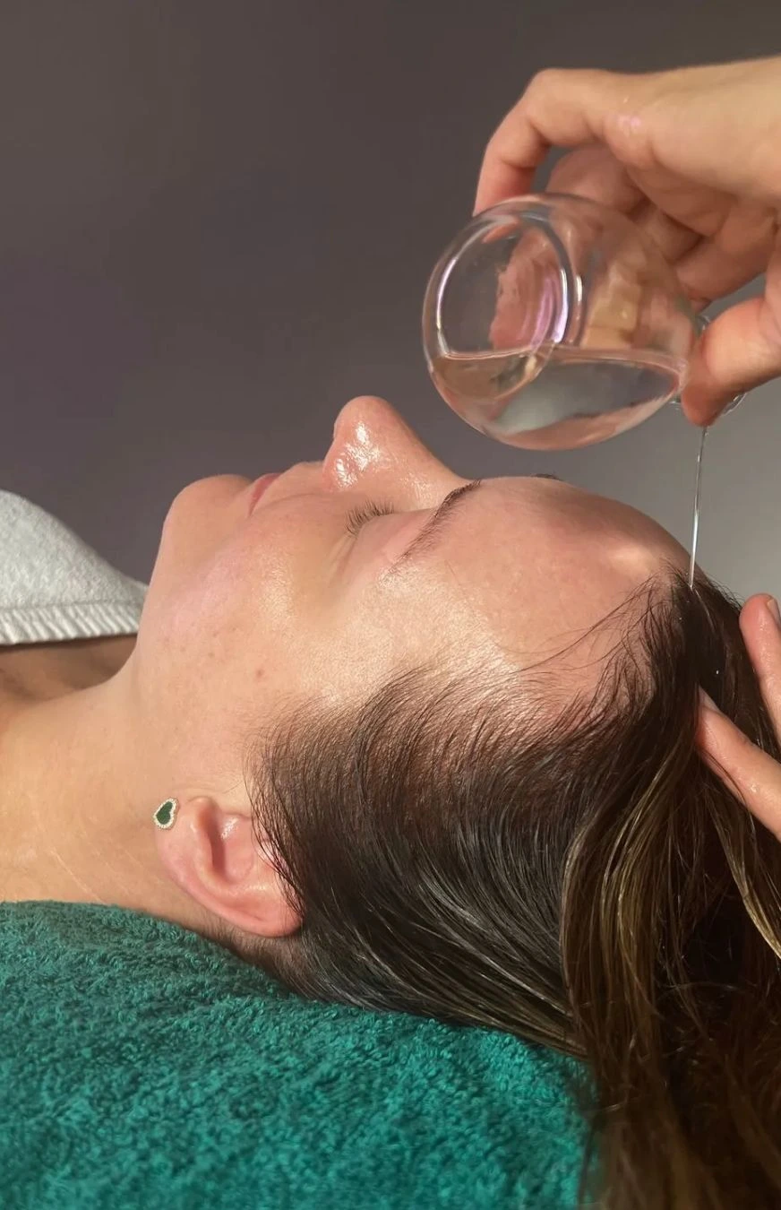 Inische Kopfmassage Wollishofen, Zürich, mit entspannter Wellness-Atmosphäre